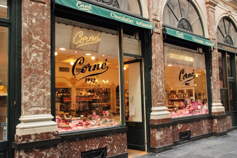 patisserie-POURRIERES-min_chocolate_chocolaterie_shop_luxury_chic_gallery_brussels_belgium-558146